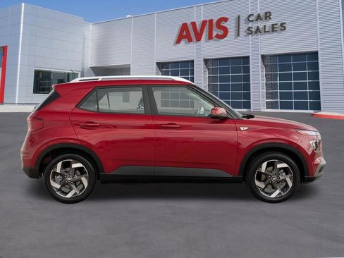 Used 2025 Hyundai Venue SEL FWD image 5