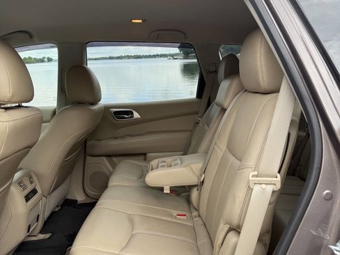 Used 2014 Nissan Pathfinder SL FWD image 11