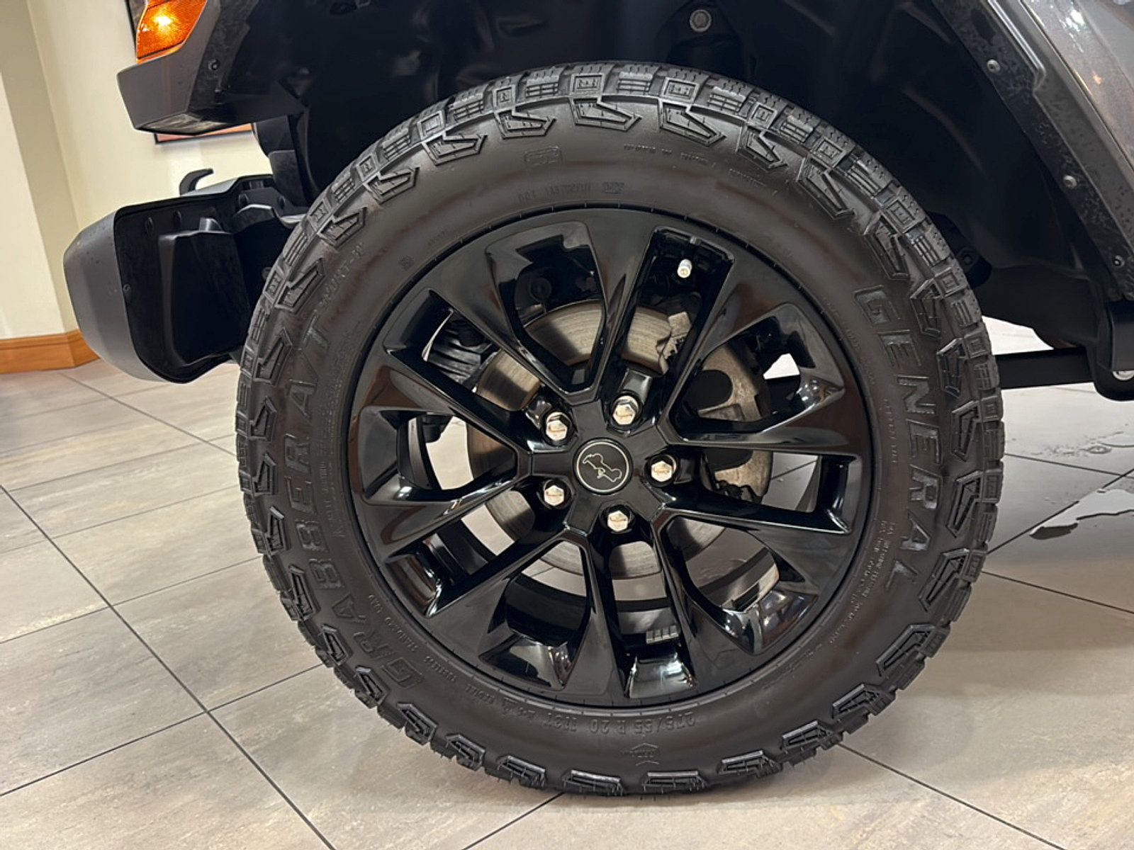 Used 2025 Jeep Gladiator Sport AWD/4WD image 7