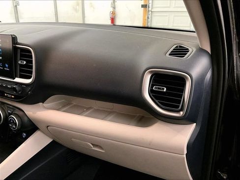 Used 2020 Hyundai Venue FWD image 15