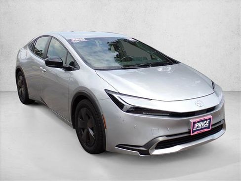 Used 2025 Toyota Prius Plug-In Hybrid FWD image 6