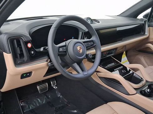 New 2025 Porsche Cayenne S image 4