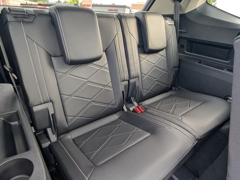 Used 2026 Volkswagen Atlas SE w/ Panoramic Sunroof Package FWD image 13