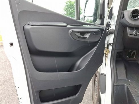 Used 2025 Mercedes-Benz Sprinter 2500 image 14