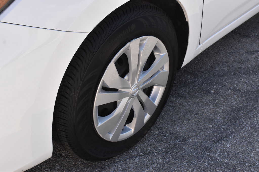 Used 2025 Nissan Versa S FWD image 5