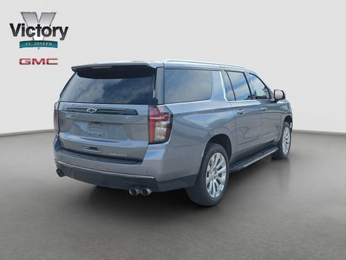 Used 2021 Chevrolet Suburban Premier w/ Premium Package AWD/4WD image 18