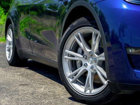 Used 2022 Tesla Model Y Long Range AWD/4WD image 3