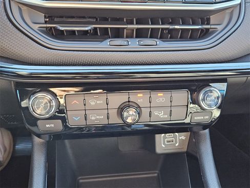 New 2026 Jeep Compass Latitude image 19