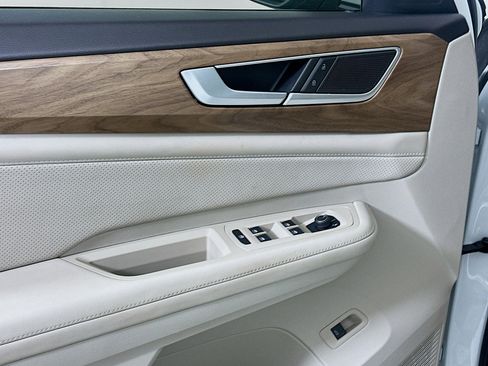 Used 2024 Volkswagen Atlas SE w/ Panoramic Sunroof Package image 15