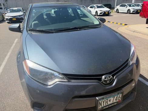 Used 2016 Toyota Corolla LE FWD image 2
