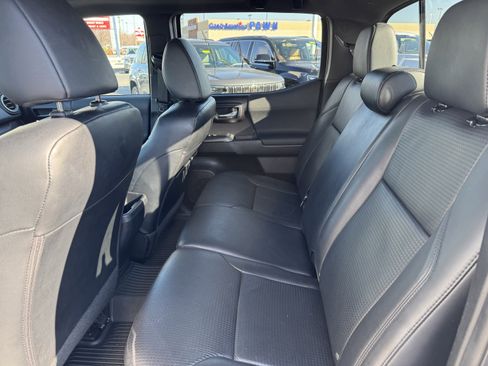 Used 2020 Toyota Tacoma TRD Off-Road image 33