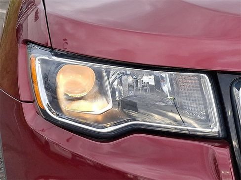 Used 2020 Jeep Grand Cherokee Limited image 10