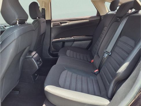 Used 2020 Ford Fusion SE FWD image 11