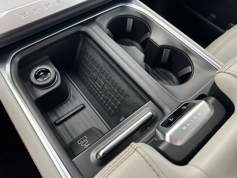 New 2025 Ford Expedition Active image 38