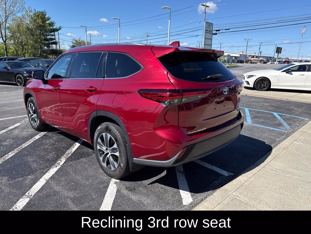 Used 2021 Toyota Highlander XLE AWD/4WD image 6