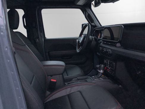 Used 2024 Jeep Wrangler Unlimited Rubicon w/ Technology Group image 15