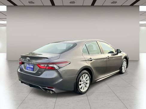 Used 2023 Toyota Camry SE FWD image 3
