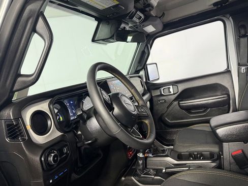 Used 2024 Jeep Wrangler Unlimited AWD/4WD image 21