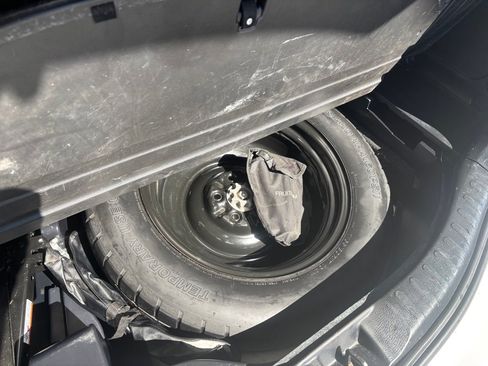 Used 2017 Toyota RAV4 LE w/ Carpet Mat Package image 15