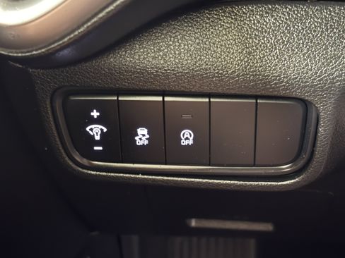 Used 2023 Kia Soul LX w/ Option Group 015 FWD image 17