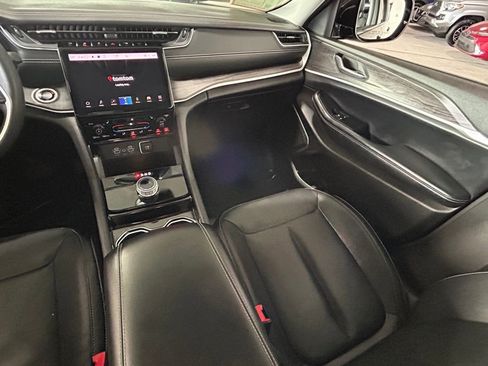 Used 2023 Jeep Grand Cherokee Limited image 11