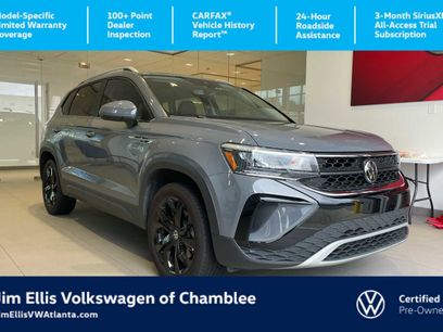 Used 2023 Volkswagen Taos SE w/ Panoramic Sunroof Package