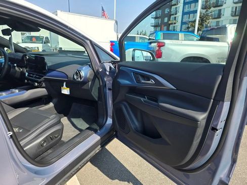 New 2025 Chevrolet Equinox EV LT image 10