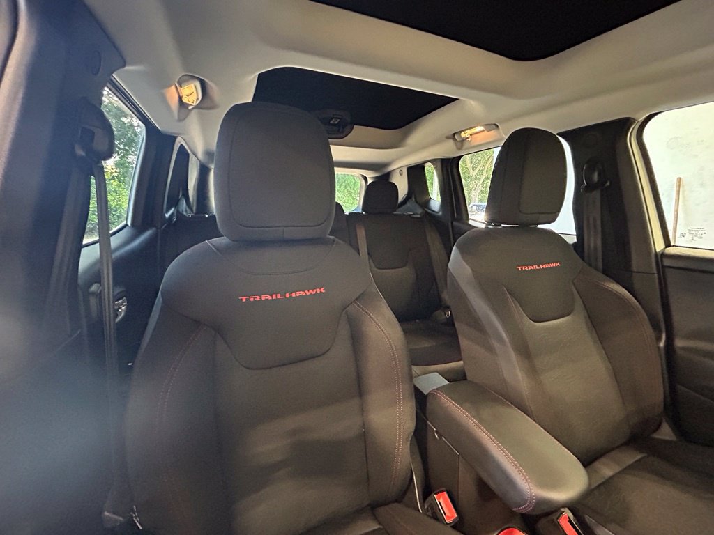Used 2017 Jeep Renegade Trailhawk AWD/4WD image 30