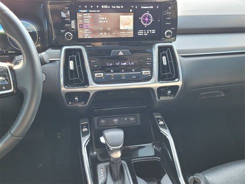 Used 2023 Kia Sorento SX image 17