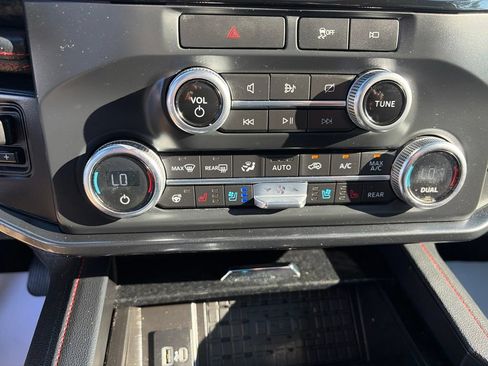Used 2022 Ford Expedition Max Limited AWD/4WD image 36