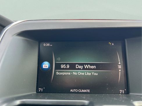 Used 2017 Volvo XC60 T5 Dynamic w/ Preferred Option Package image 19