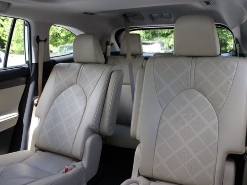 Used 2023 Toyota Highlander Platinum AWD/4WD image 17