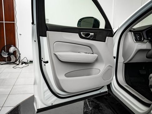 Used 2025 Volvo XC60 B5 Ultra w/ Protection Package Premier image 28