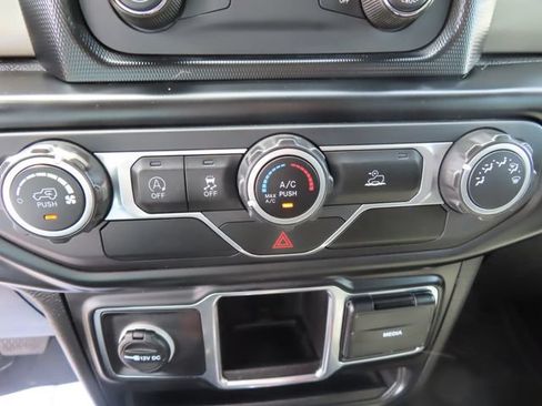 Used 2021 Jeep Gladiator Sport AWD/4WD image 36