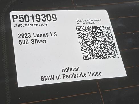 Used 2023 Lexus LS 500 w/ Accessory Package (Z2) RWD image 34