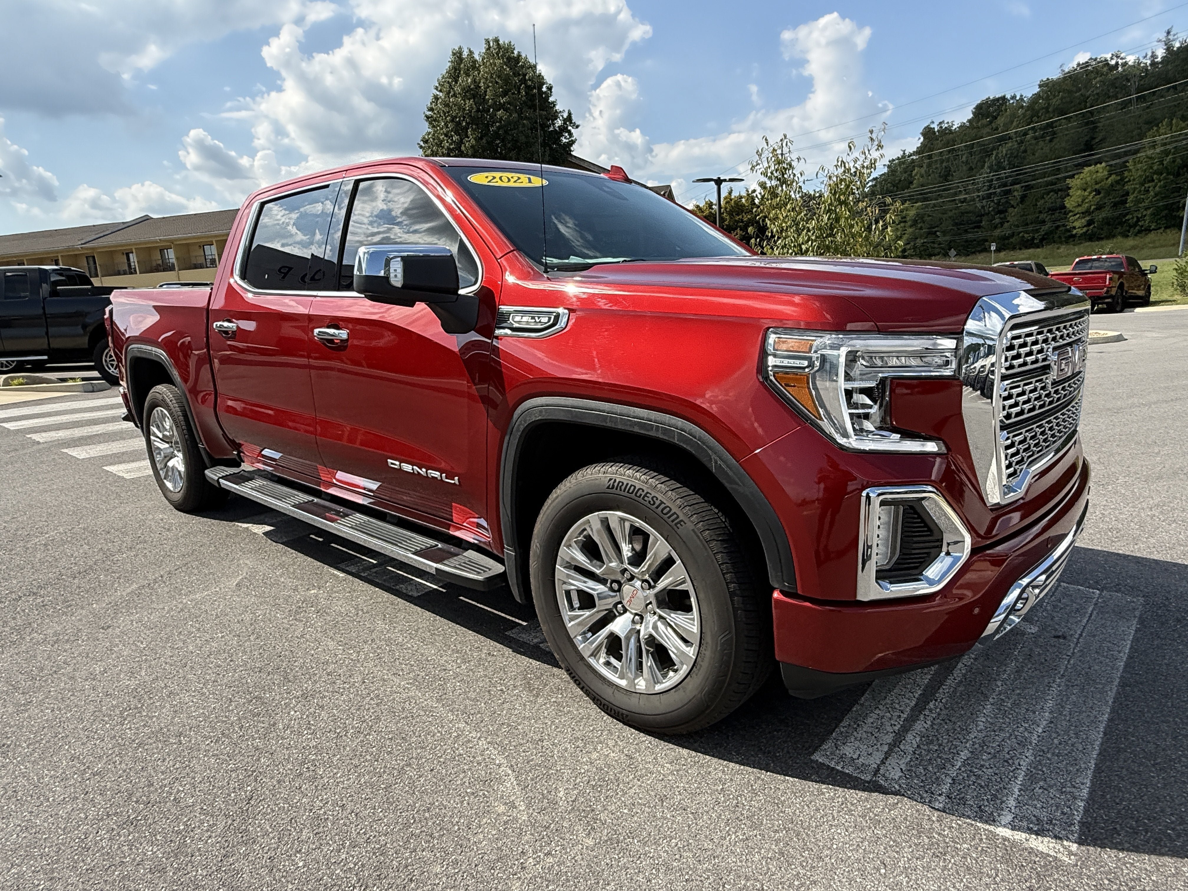 Used 2021 GMC Sierra 1500 Denali w/ Driver Alert Package II AWD/4WD image 3