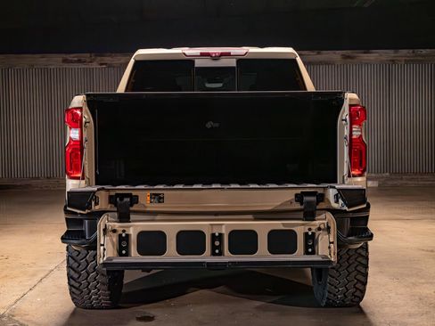 Used 2023 Chevrolet Silverado 1500 ZR2 w/ Technology Package AWD/4WD image 9