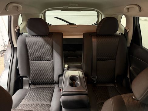 Used 2018 Nissan Rogue SV image 36