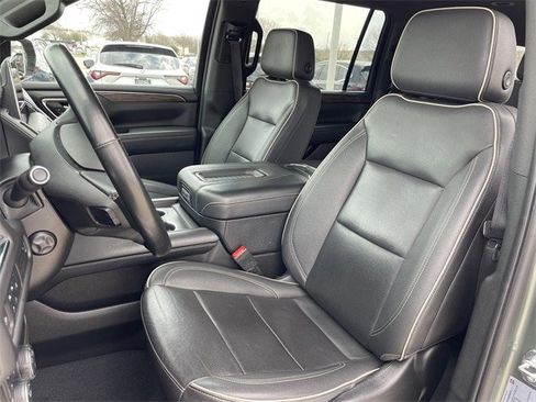 Used 2023 Chevrolet Suburban Premier image 25