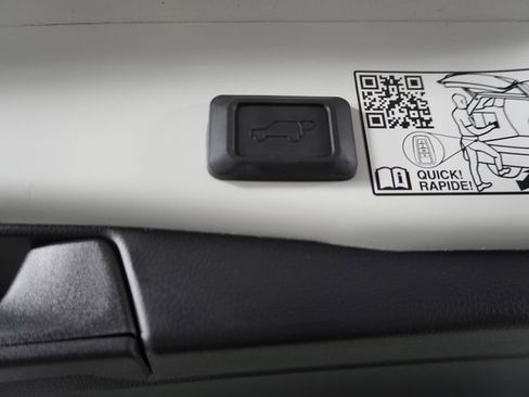 Used 2022 Toyota RAV4 Limited image 39