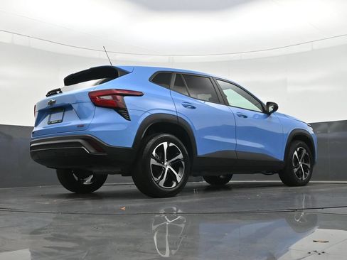Used 2024 Chevrolet Trax RS FWD image 24