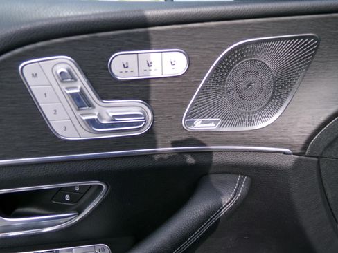 Used 2021 Mercedes-Benz GLS 450 4MATIC image 13