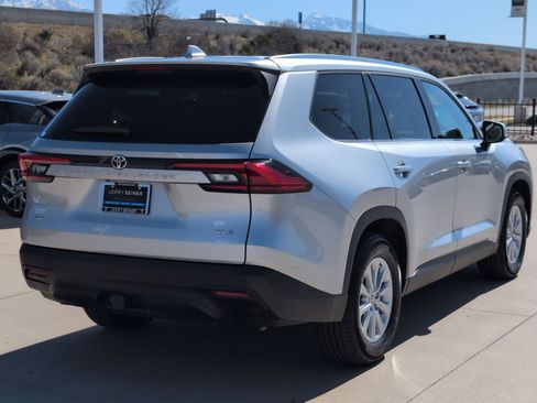 Used 2024 Toyota Grand Highlander XLE image 6