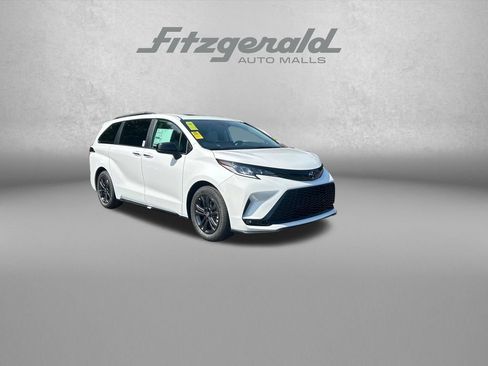 Used 2026 Toyota Sienna XSE AWD/4WD image 1