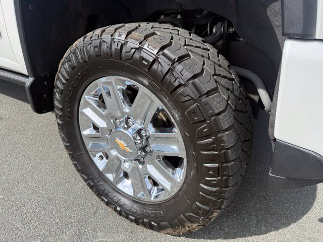 Used 2024 Chevrolet Silverado 3500 High Country w/ High Country Premium Package AWD/4WD image 5