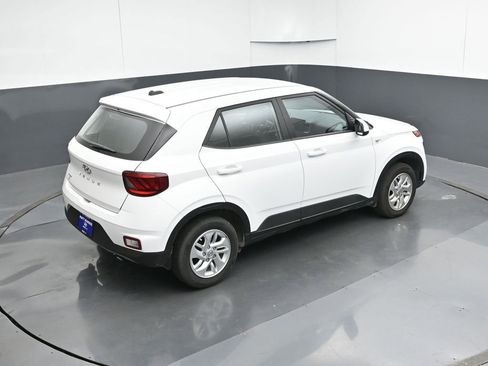 Certified 2025 Hyundai Venue SE image 49