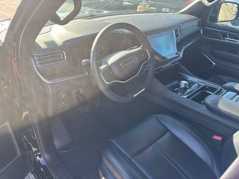 Used 2024 Jeep Wagoneer L 4WD w/ Premium Group I image 16