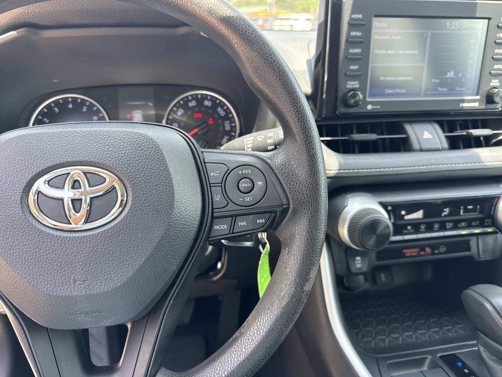 Used 2022 Toyota RAV4 LE FWD image 23