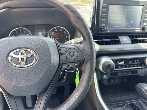 Used 2022 Toyota RAV4 LE FWD image 23