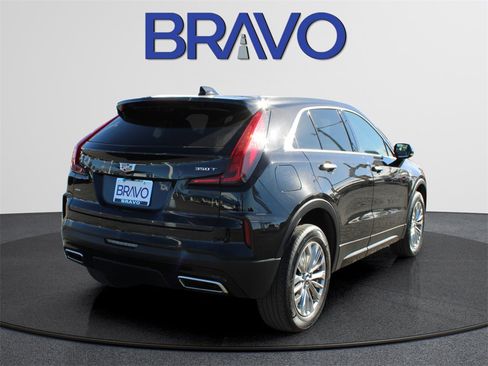 Used 2025 Cadillac XT4 Premium Luxury image 4